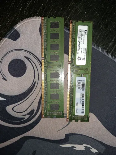 Dois paints de Memorias Ram 2gb DDR3