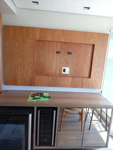 Painel para Tv - Bem reforçado.