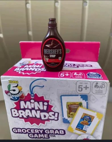 Mini Brands! Game. Produto importado em ótimo estado. 