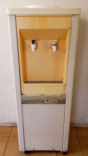 Bebedouro Refrigerador Elegê Beje 110V - Usado