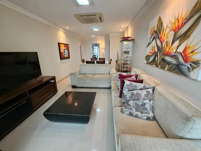 lindo apartamento com 3 suítes de frente para o mar da Enseada Azul
