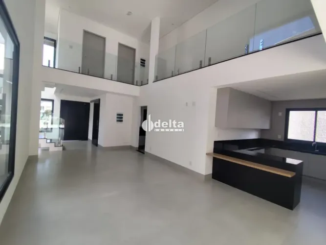 Casa em condomínio com 4 quartos sendo 3 suítes disponível para locação e venda no bairro