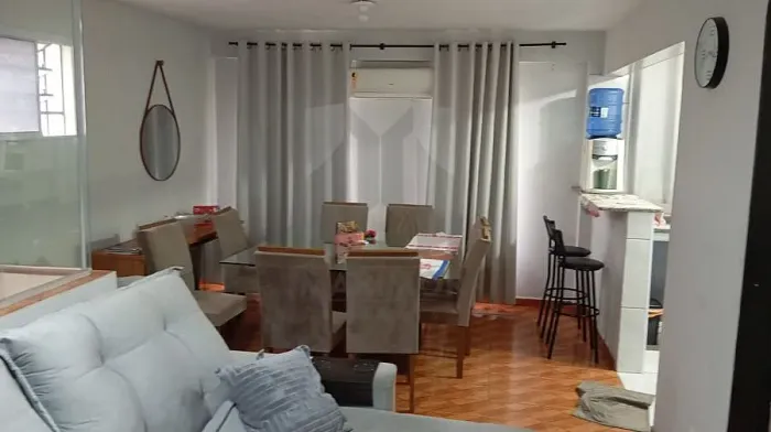 Casa com 4 Quarto(s) e 3 banheiro(s) para Alugar, 300 m² por R$ 1500 / Mês