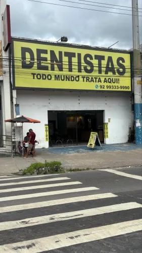 PRÉDIO COMERCIAL 