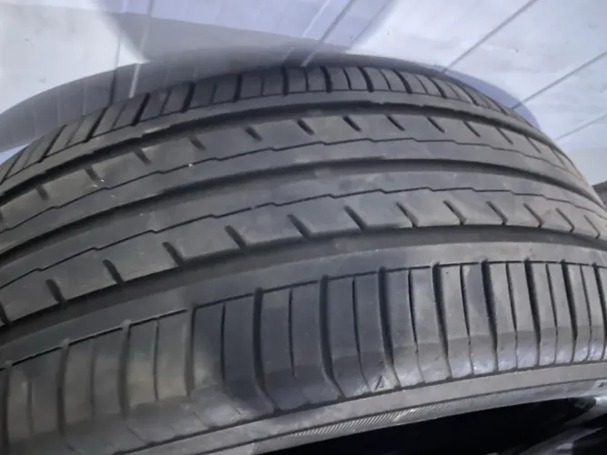2 PNEUS 215/55R17 EM BOM ESTADO