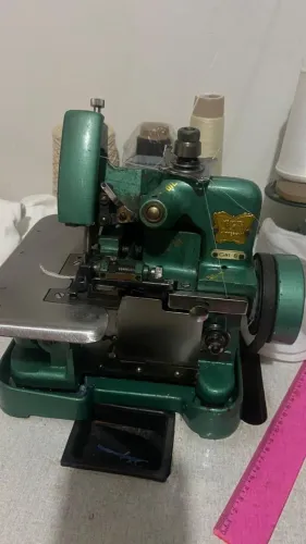 Máquina Overlock Industrial GN1-6 - Forte e Profissional