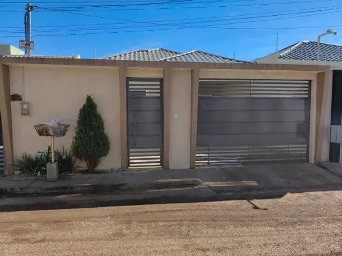 VENDE-SE CASA NO SETOR DE CHÁCARAS SUL