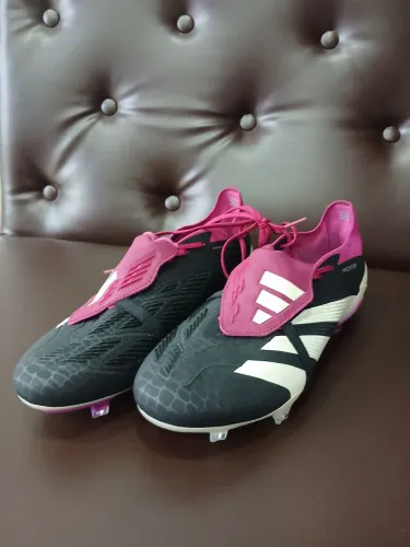 Chuteira Profissional de Campo Adidas Predator