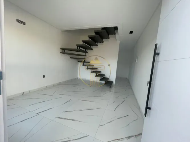 Sobrado a venda com 02 dormitórios e 02 banheiros em  Tijucas-SC