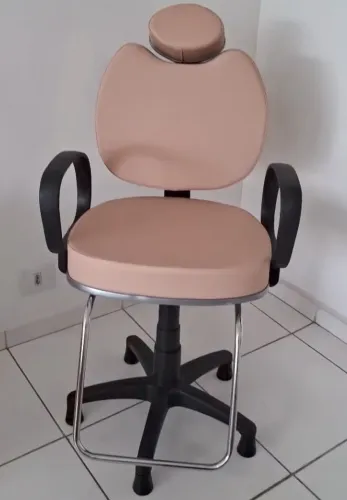 Poltrona cadeira para salão maquiagem rose gold