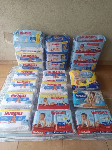 Pacotes de fraldas M vendo ou troco por G e Xg
