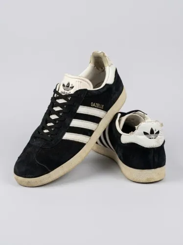 Tênis Preto com listras brancas/Adidas Originals/Cano curto/Camurça com três listras