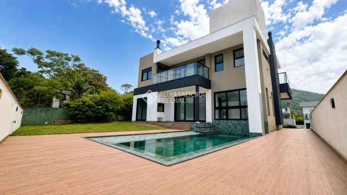 CASA NOVA PARA LOCAÇÃO COM 3 SUITES E PISCINA PRIVATIVA NO INGLESES