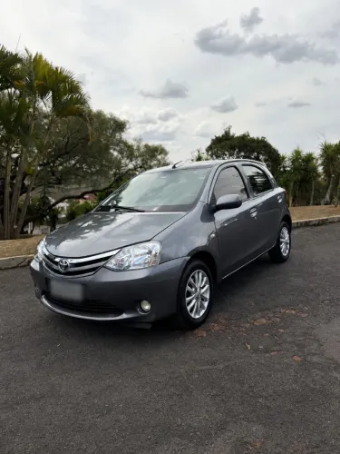 Toyota Etios XLS 1.5 Flex 16V 5P Mec. 2013