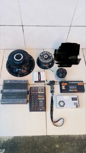 Som altomotivo vendo ou troco tudo por caixa jbl boa
