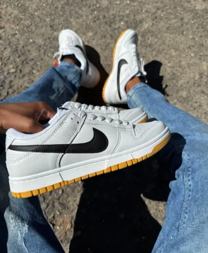 Tênis Nike SB Dunk Low Pro White Gum (Cabedal Branco Solado Borracha) Disponível 38 AO 43