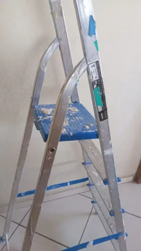 Vende-se essa Escada