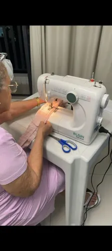 Maquina de custura semi nova