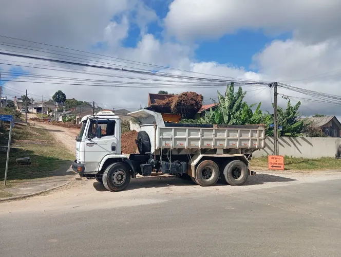 Vende se caminhão caçamba traçado