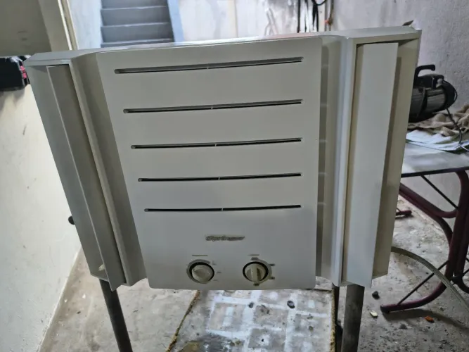 Vendo ar-condicionado 10.000 BTUs de janela marcar Springer 220 v 