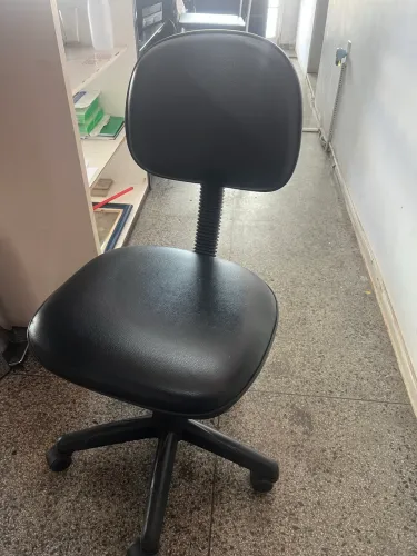 Cadeira giratória com rodinhas e sem braço 