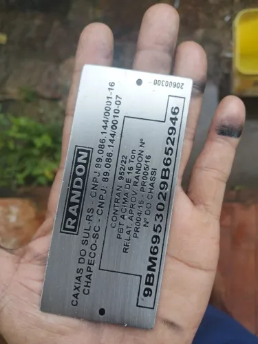 Faço Etiquetas em metal