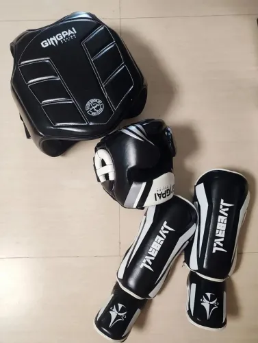 KIT LUTA COMPLETO - Colete + Capacete GINGPAI + Caneleira Muay Thai - NOVO