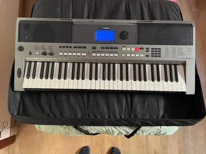 Teclado Yamaha Modelo PSR-E443