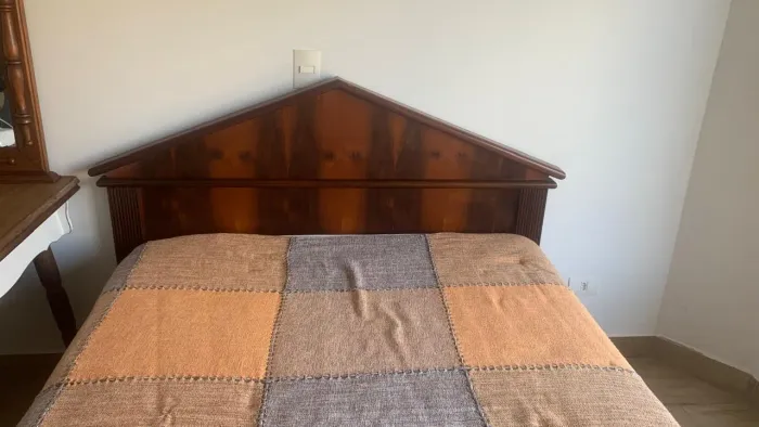 Cama de casal em imbuia
