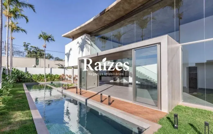 Casa em condomínio com 4 suítes e lazer completo em Uberlândia