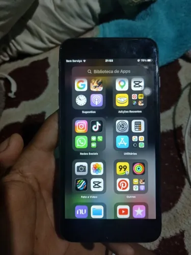iPhone 8 Plus, só tem uma marca de uso no canto