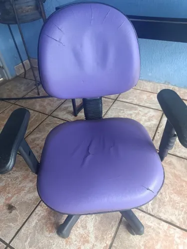 Cadeira Giratória e Reguladora de Altura 