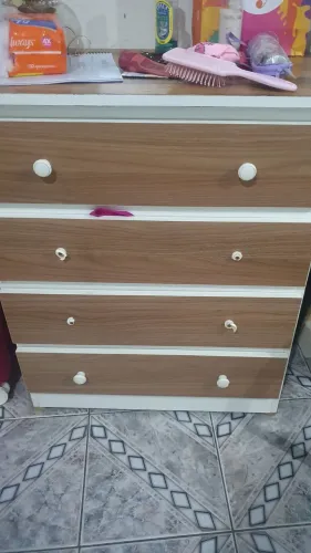 Cômoda de 4 gavetas