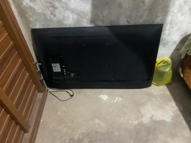 Vendo essa televisão para retirada de peças