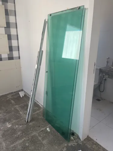 Vendo portas e aberturas de vidro temperado