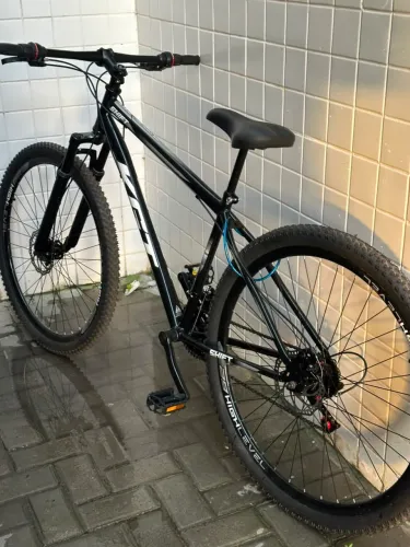 Bicicleta Aro 29 KGT Shift Aço Carbono Freios a Disco 21 Marchas Suspensão Diant
