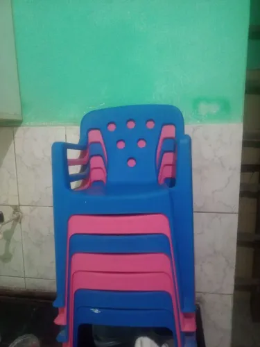 Cadeira de plástico infantil