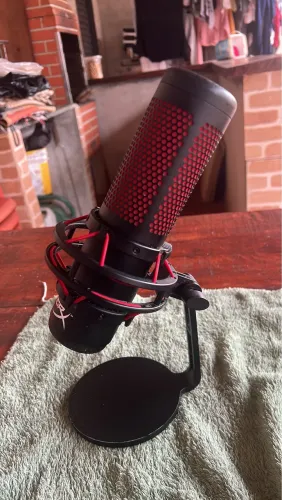 Microfone hyperx quadcast  ( preço negociável ) 