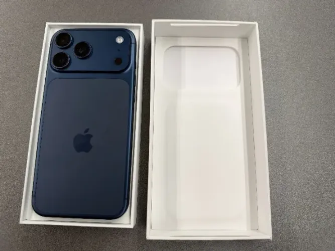 Apple iPhone 17 Pro Max 256GB Azul Sem detalhes Bateria 98%