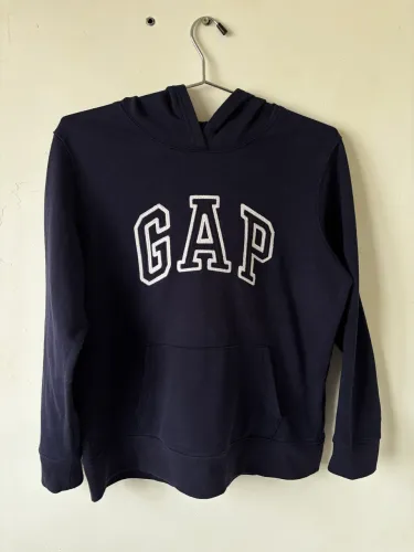 Moletom GAP azul marinho com logo e touca