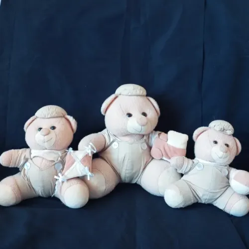Lote de 3 ursos de pelúcia lindos para decorar em ótimo estado . Itens Originais c/ 3