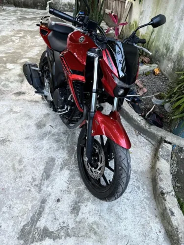 MOTO FZ2025