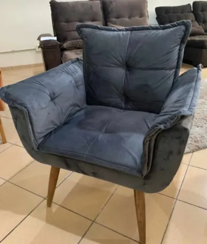 Poltrona Opala na cor cinza escuro na promoção de pronta entrega - só tem 1 unidade