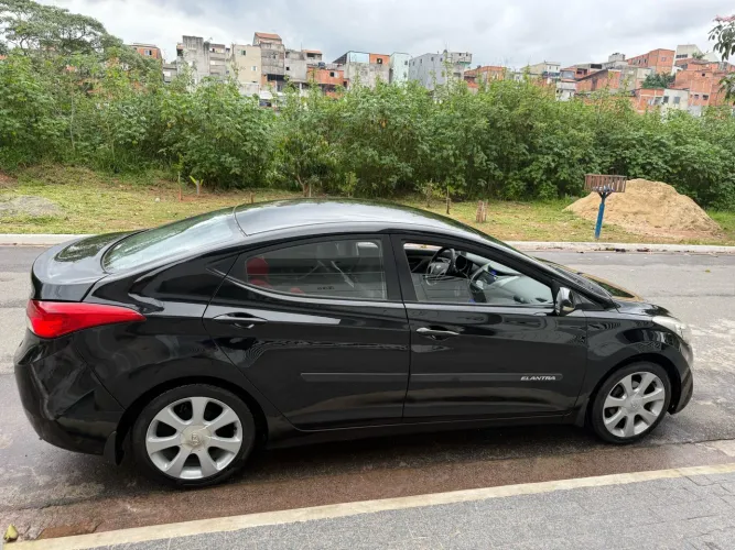Hyundai Elantra GLS 1.8 16V Aut. 2012