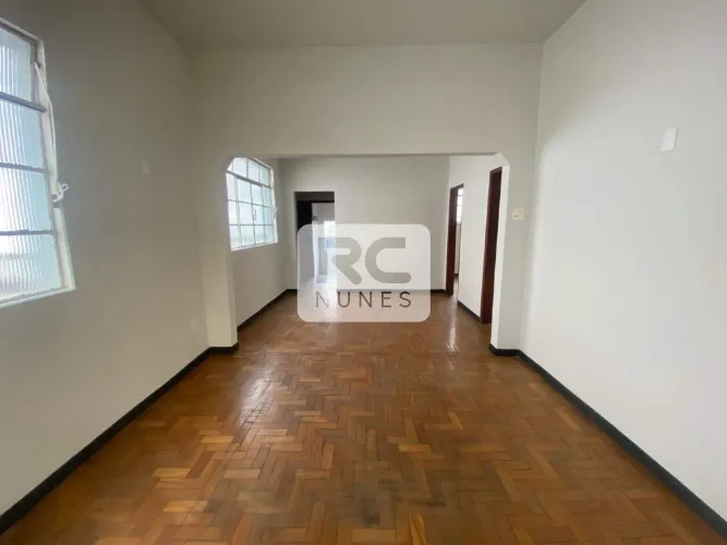 Casa comercial com área de 274m², 03 vagas de garagem, no Bairro Santa Efigênia em Belo Ho