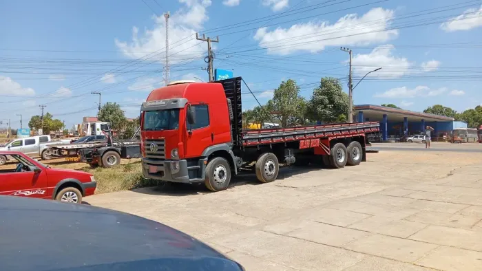 Caminhão carroceria