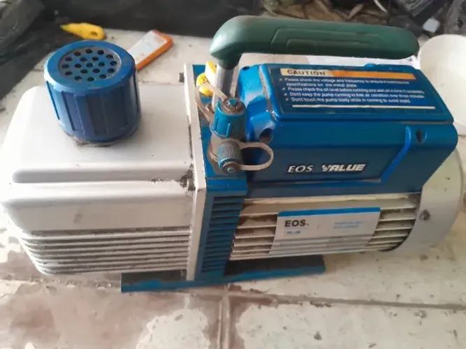 BOMBA DE VÁCUO EOS 7 CFM 220 volts