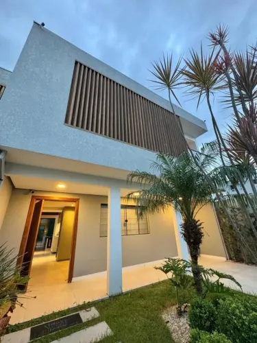 Casa para Venda em Camboriú, Lídia Duarte, 3 dormitórios, 3 suítes, 4 banheiros, 1 vaga
