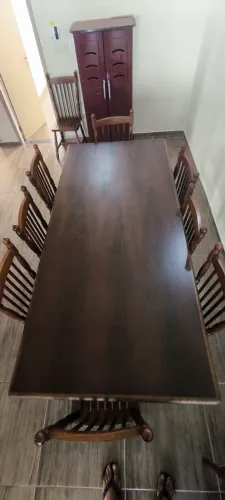 Vendo MESA com 10 Cadeira de madeira maciça 