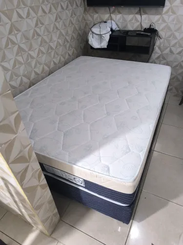 Vendo cama box de casal nova com molas ensacadas
